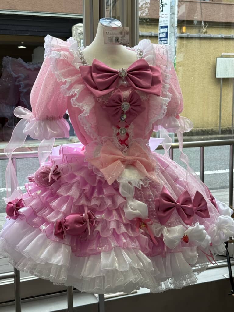 色が合わないと気になったコーラル寄りのリボン