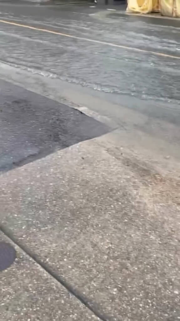 水が流れ始めたことで水位が下がりました