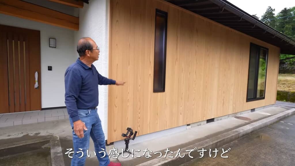 杉板を張り付けた外壁