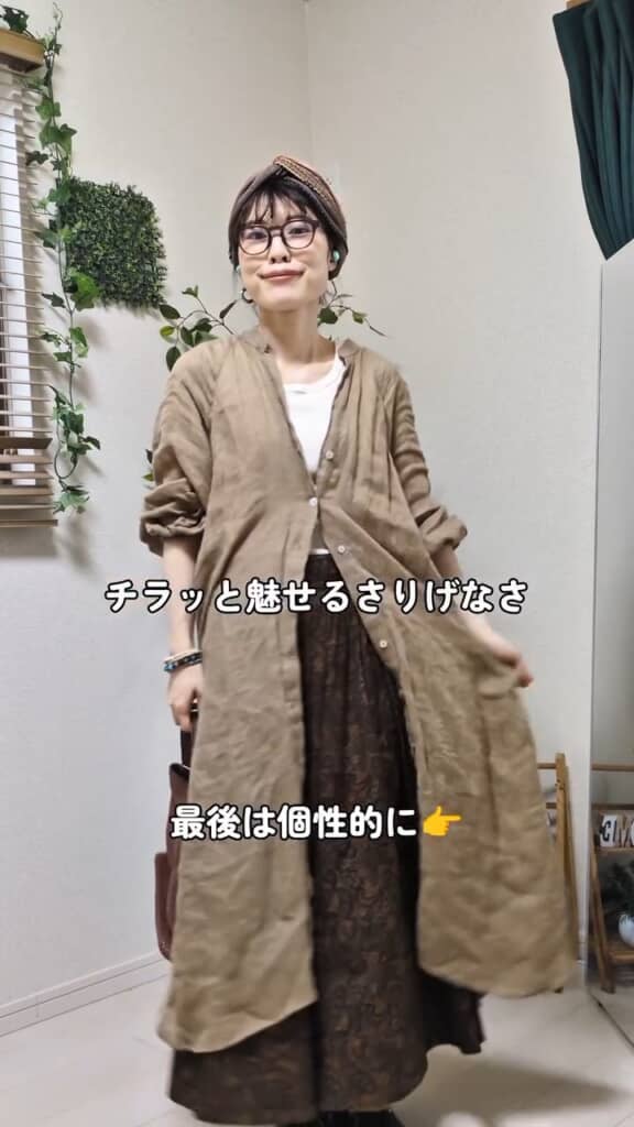 柄スカートをチラ見せするスタイル
