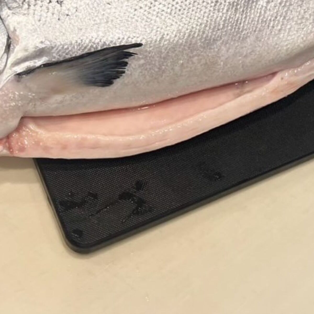 コストコで店員に「本気ですか？」と言われつつ買った魚→捌いたら……　目を疑う光景に「いくらで売ってるの!?」「羨ましい」 | ライフスタイル ねとらぼ