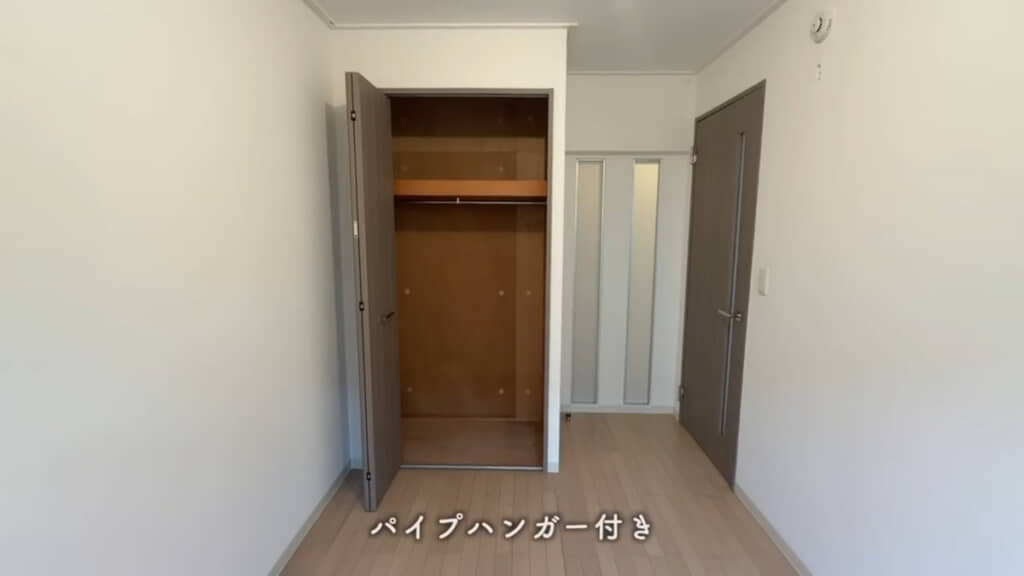 4.4帖の洋室でも収納付きなのがうれしい