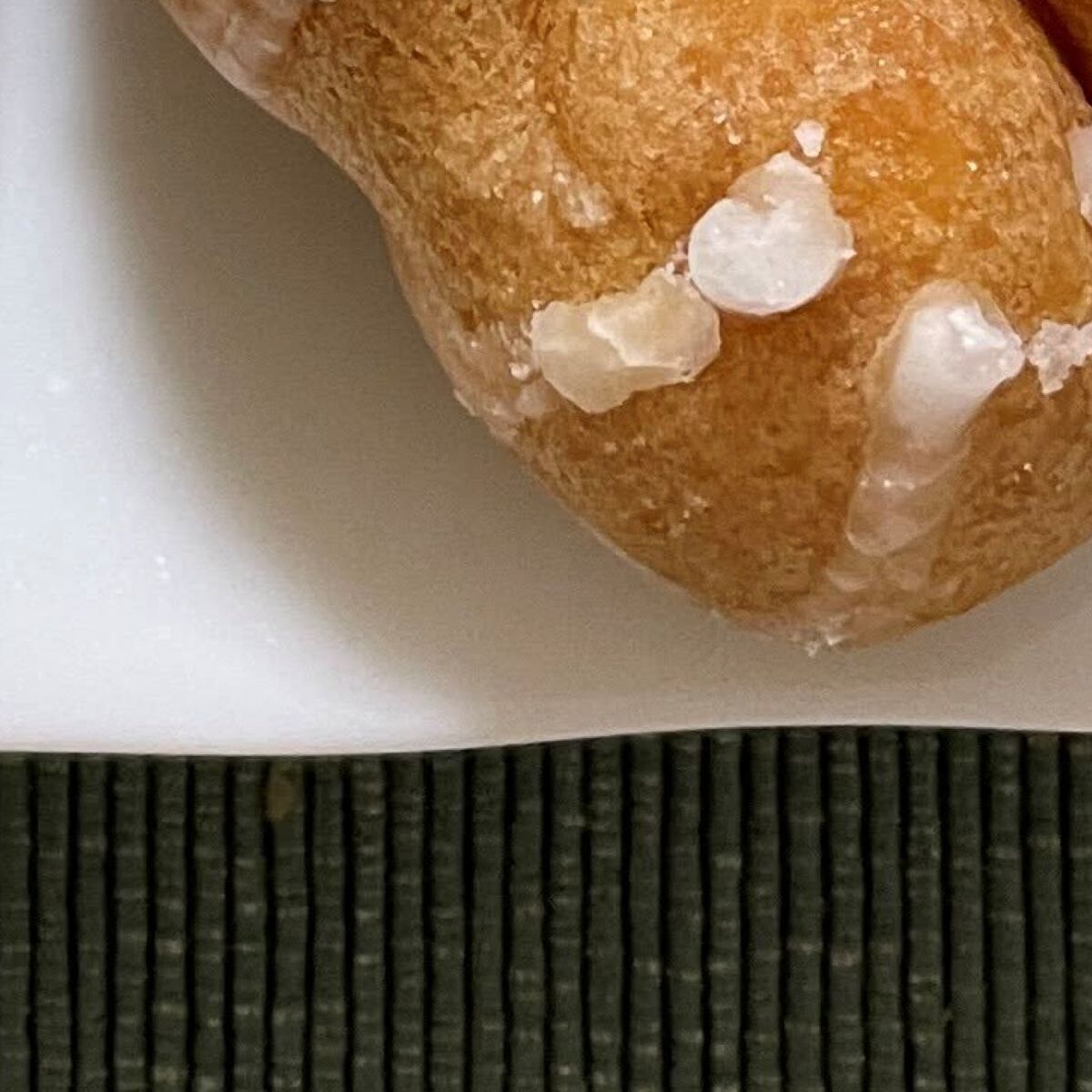 雨の中、ミスドを買ってきてもらったら……　まさかの中身に「どうしてこんな姿に……」「食べたらスリムになっちゃうよ」 | ライフスタイル ねとらぼ