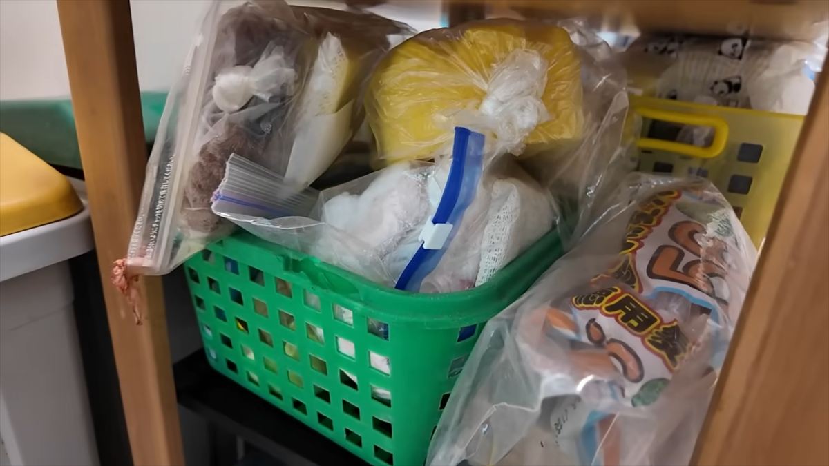 実家の台所のカオスな“とりあえず置き場”、50代娘と80代母が片付けると