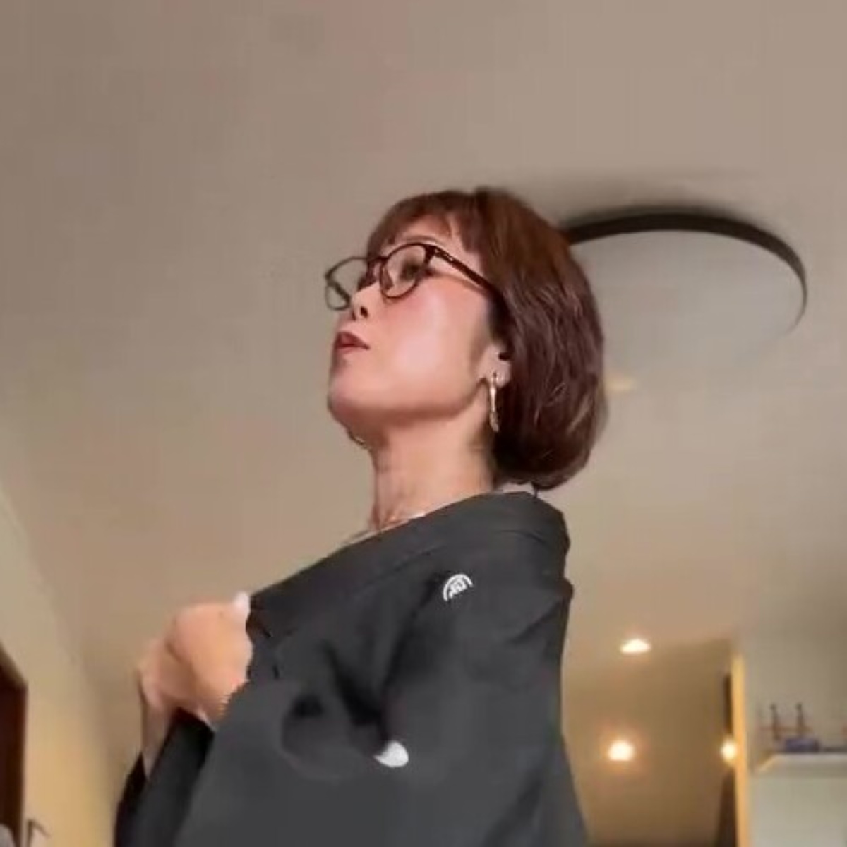 550円で買ったリユース着物→洋服感覚で着てみると…… 驚きの姿に「この着方は革命」「留め袖ってこうでなくっちゃ」(1/3) | ファッション ねとらぼ