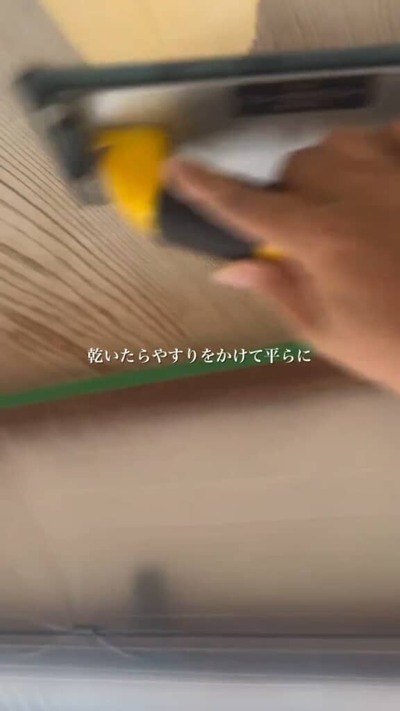 細かい隙間はパテで埋めてやすりがけ