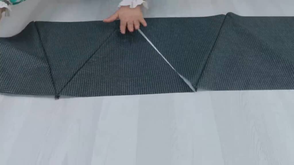 三角を互い違いに並べて輪にする