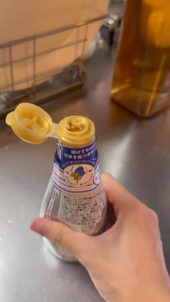 ボトルを握ってから圧を抜くと……