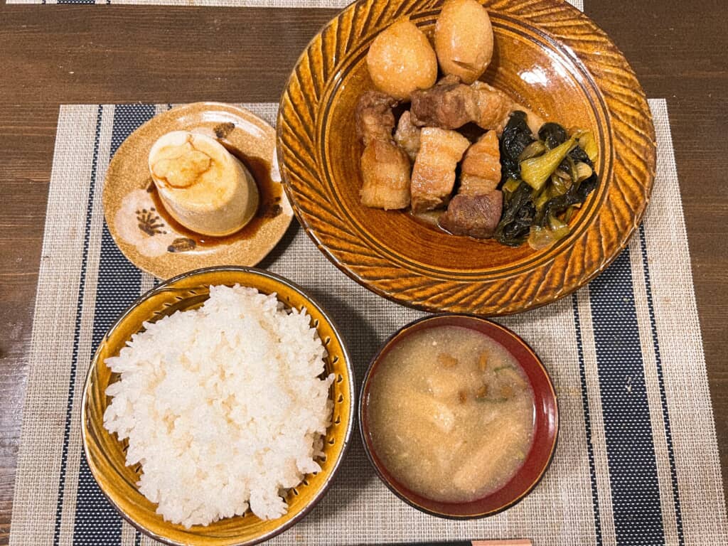 角煮は味がしみていて美味しそう