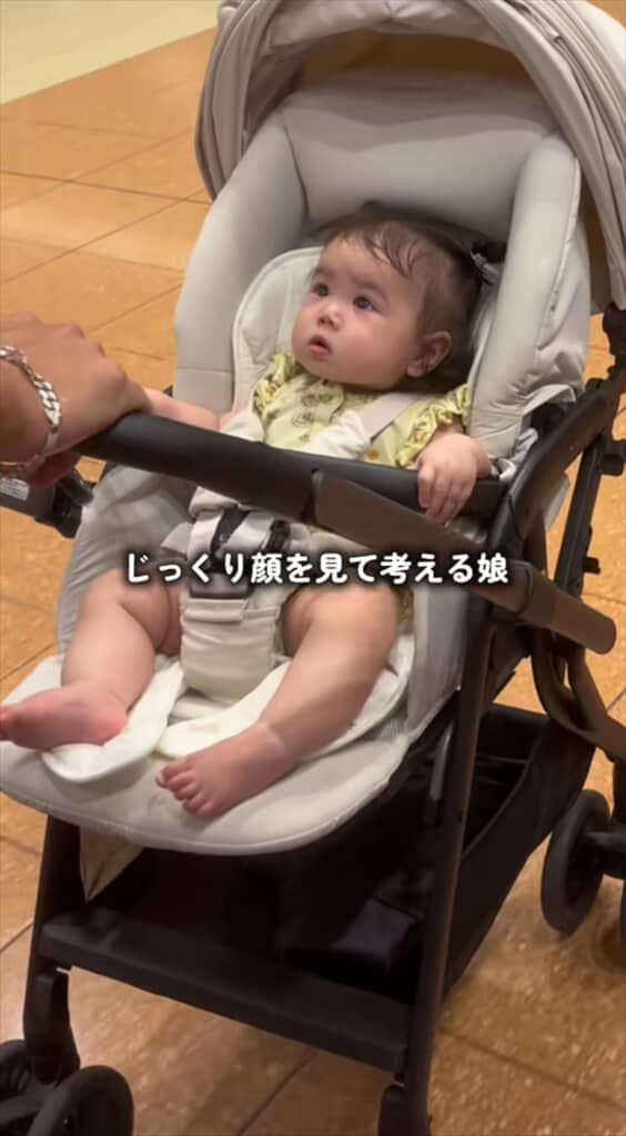 2週間ぶりにパパに会った娘ちゃん