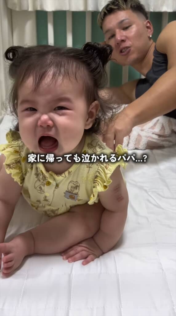 髪を切ってカッコよくなったパパ。やはり号泣してしまう娘ちゃん