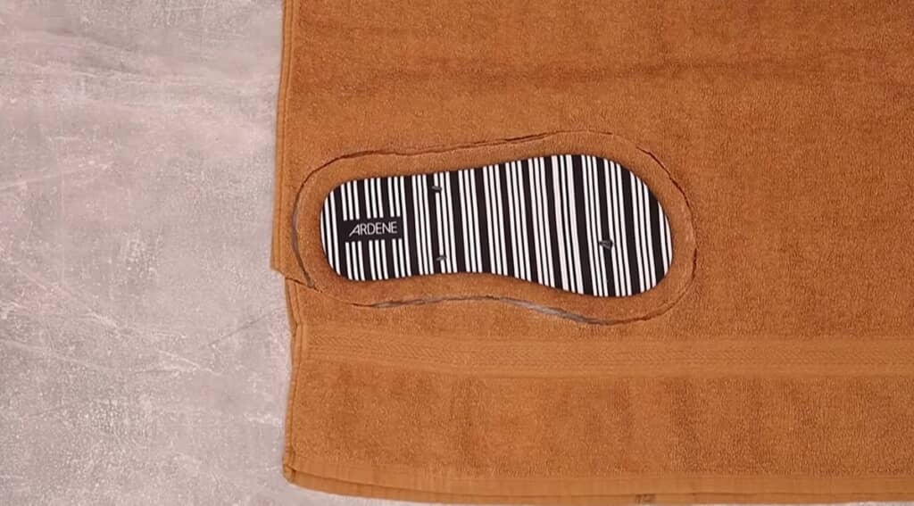 1.5センチ余白を持たせてカット