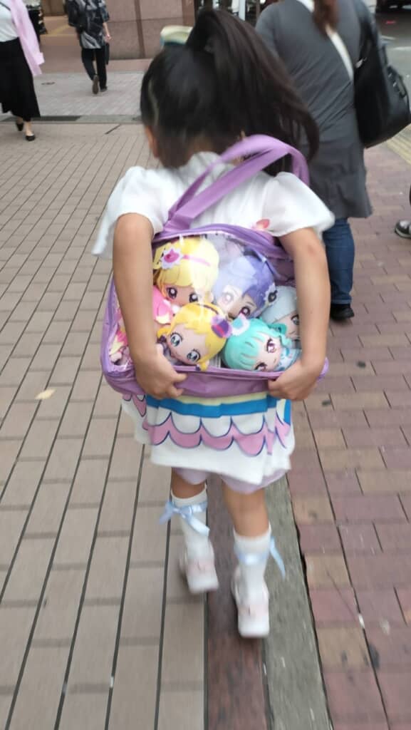 大好きなプリキュアを見てもらおうという微笑ましい姿