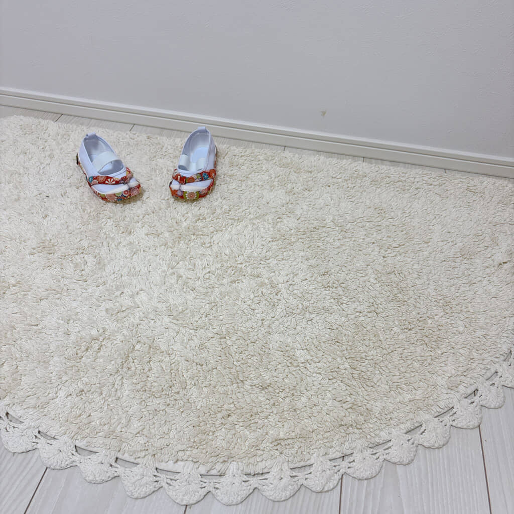 離れて見ると完全に足袋と草履です