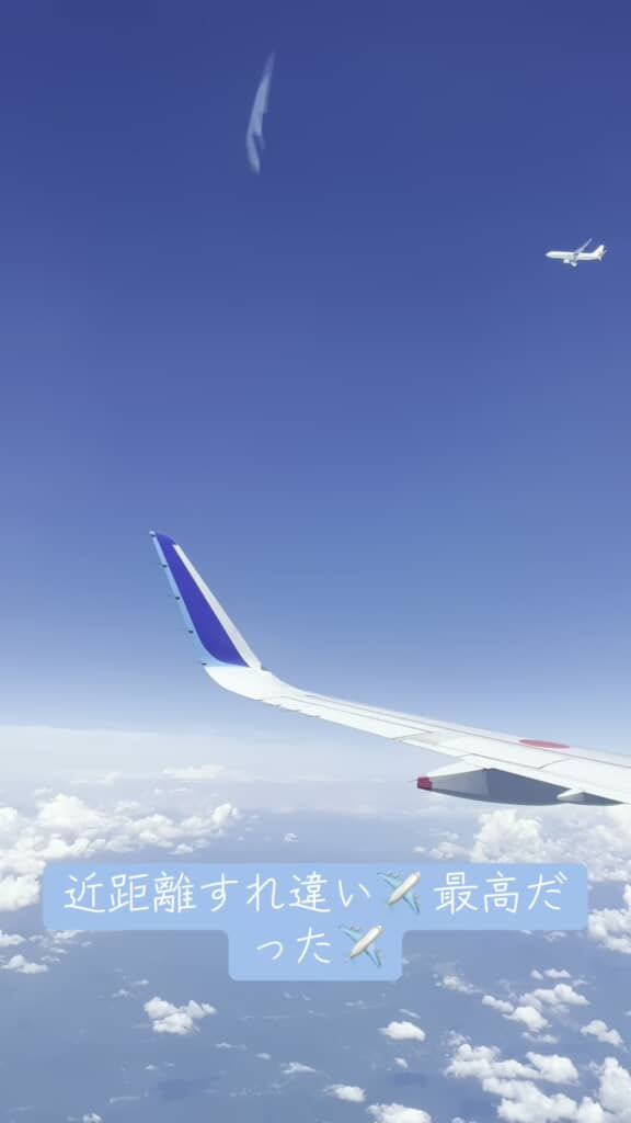 窓から見える別の飛行機