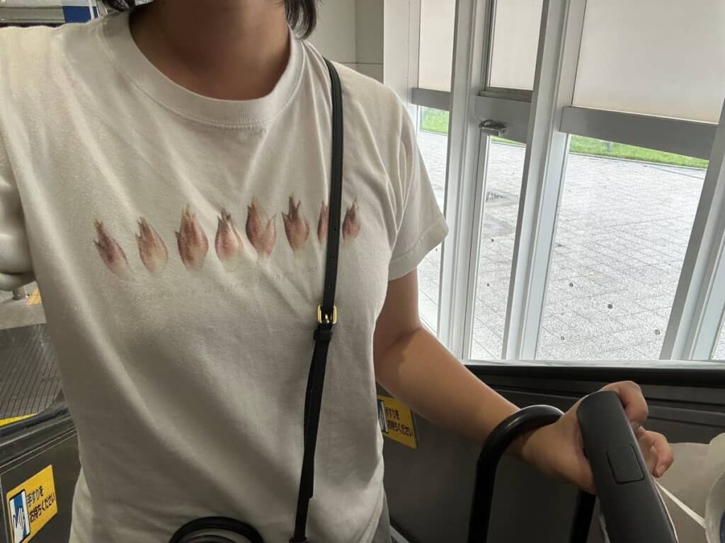 胸元にミョウガが並ぶかわいいTシャツ