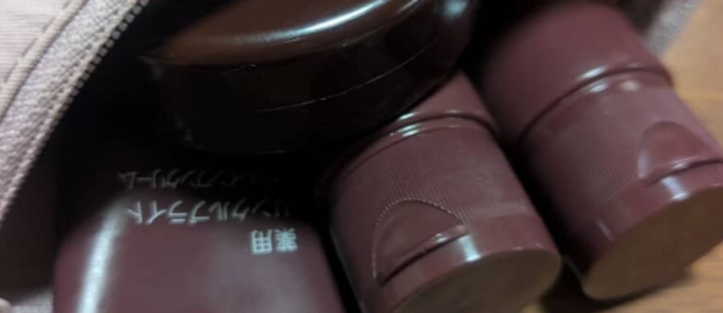 ママが化粧ポーチを開けると……　目を疑う光景に「違和感ないのがこわい」「スパイが紛れ込んどる」（1/3） | ライフスタイル ねとらぼ