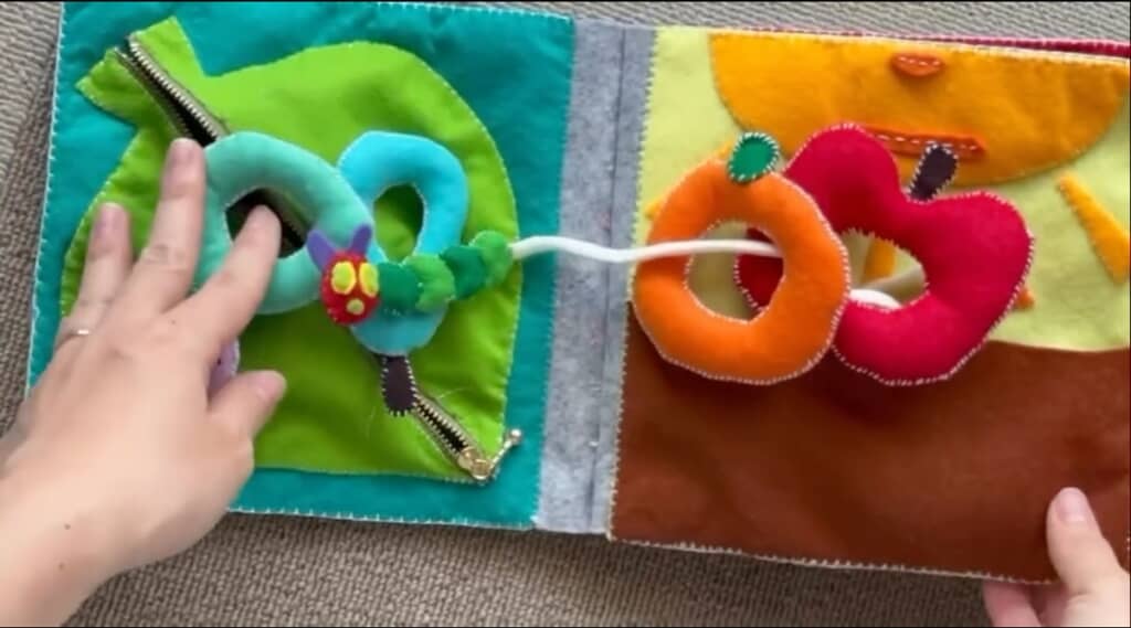 はらぺこあおむしが木の実を食べた様子を再現