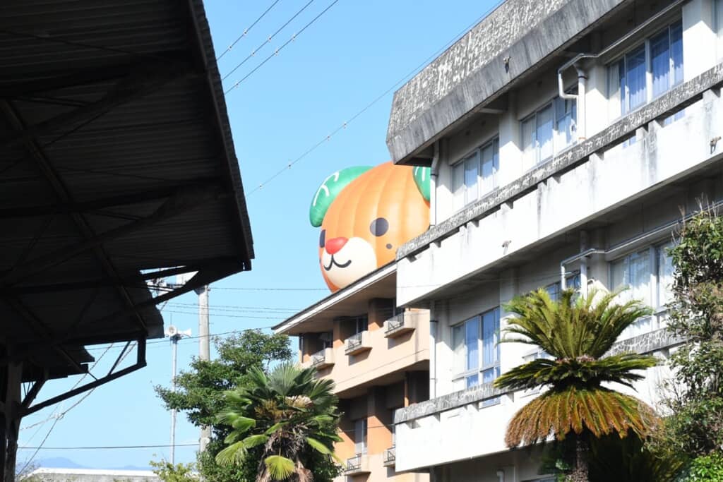 突然現れたのは……