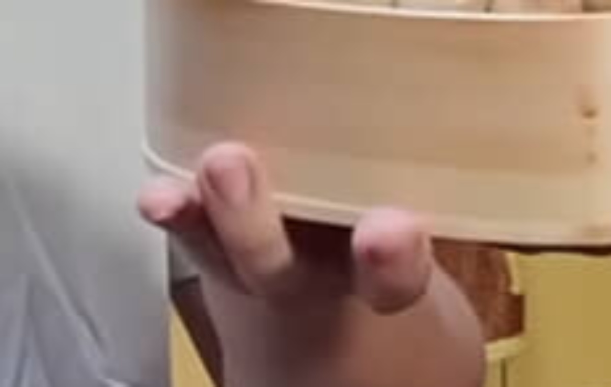 妻に怒られた夫が逆ギレ→翌日作った“復讐弁当”を開けてみると…… とんでもない見た目に「待ってwww」「お局様達もビビり散らかせる」(1/3) | ライフスタイル ねとらぼ
