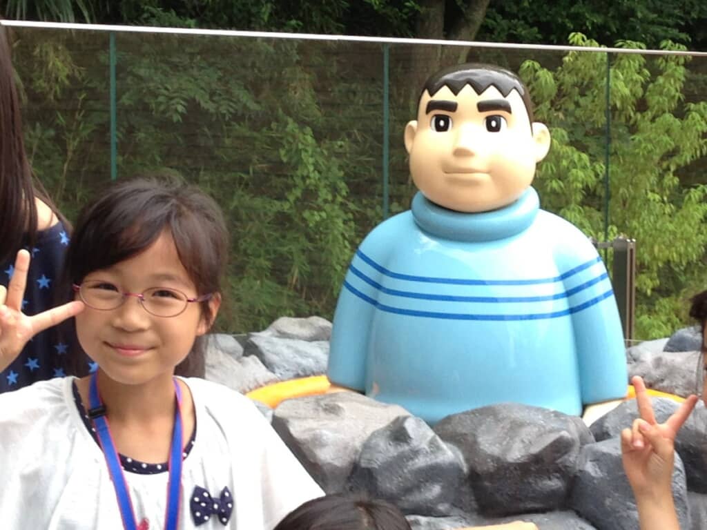 8歳の時にジャイアンと一緒に撮った写真がこちら