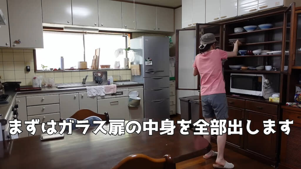棚の中身を全部出す
