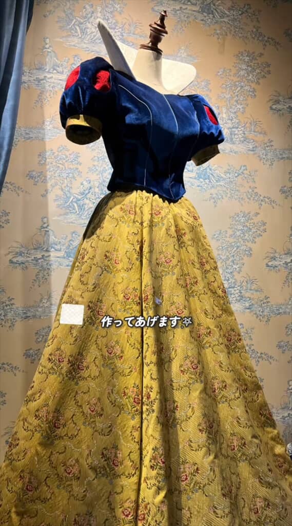 「タウンセンターファッション」に飾られている“白雪姫のドレス”