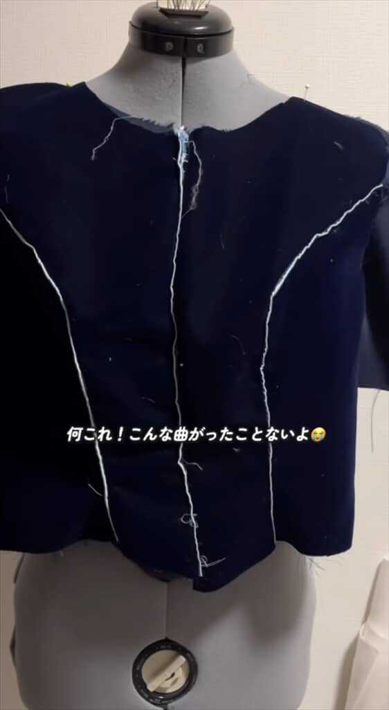 縫い目が曲がってしまったベルベット生地