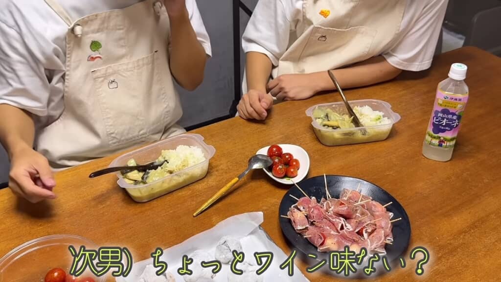 親子で夕食を楽しみます
