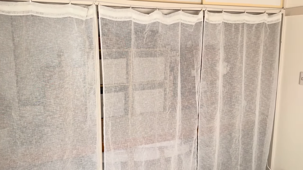 模様替えで押し入れは襖からカーテンに