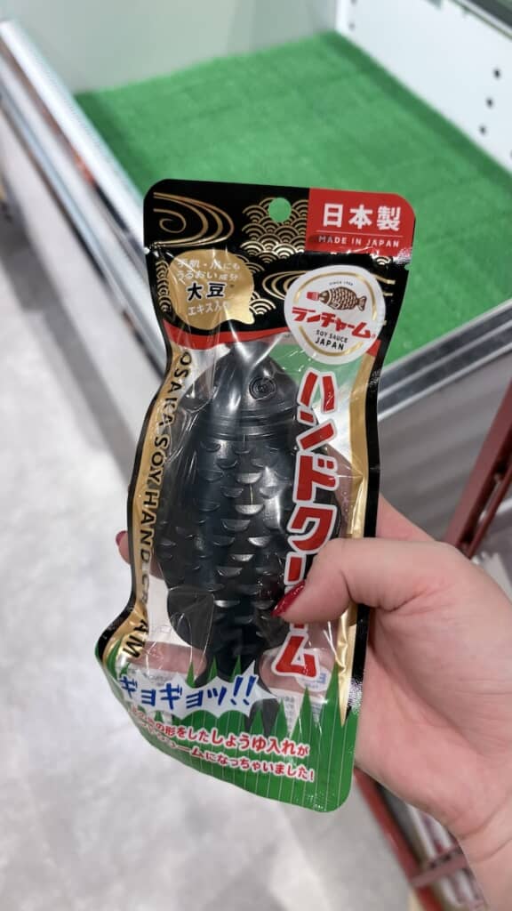 正体はハンドクリームでした……！