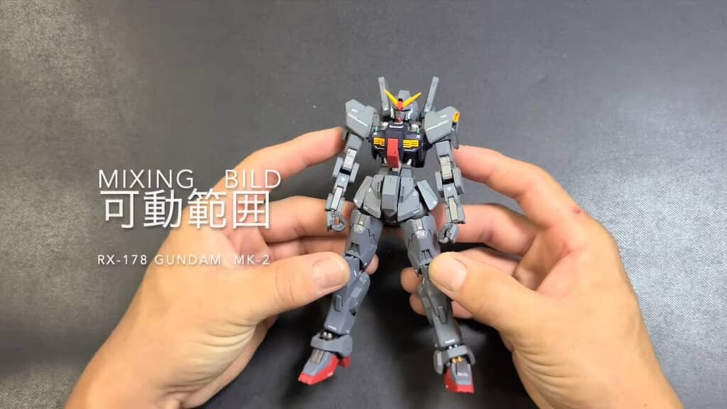 全身を組み上げた後、塗装を施したガンダムMk-II