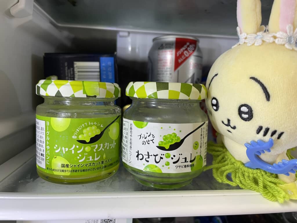 冷蔵庫に並んでいる瓶