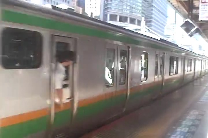 古い記録映像に見えるけど……