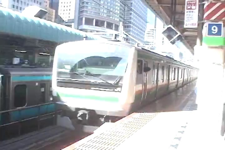 入ってくるのは現行車両