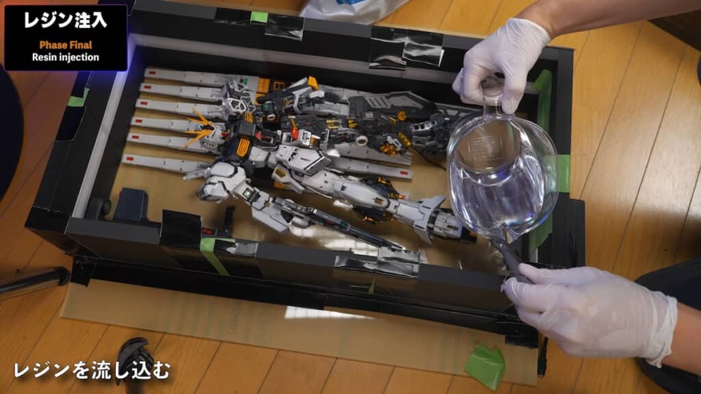 気泡を抜いたレジンを少しずつ投入