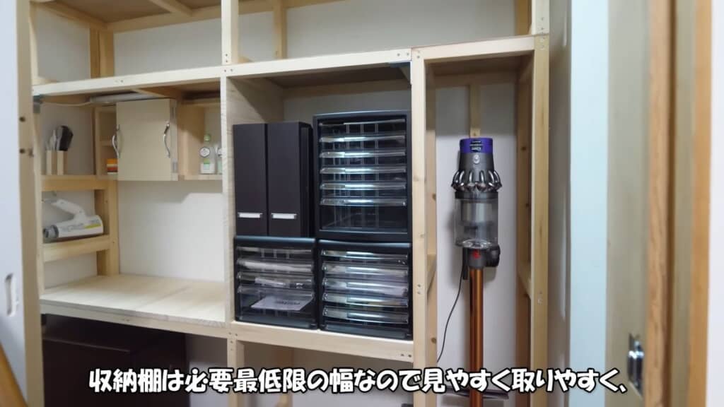 クローゼット内に設けた収納スペースやドレッサー