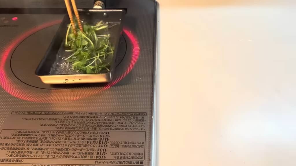 豆苗を茹でてナムルにします