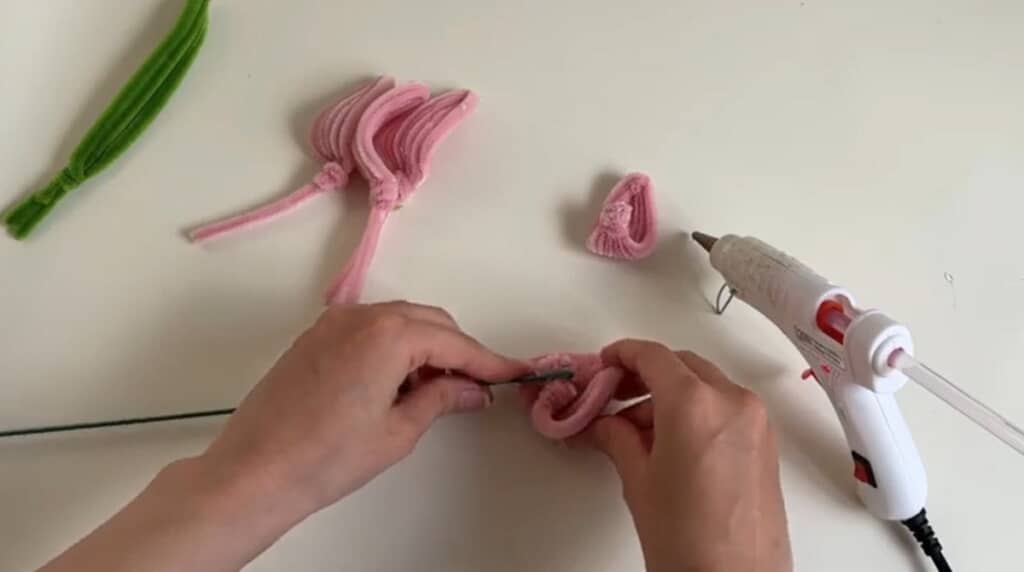 2種類の花びらを組み合わせます