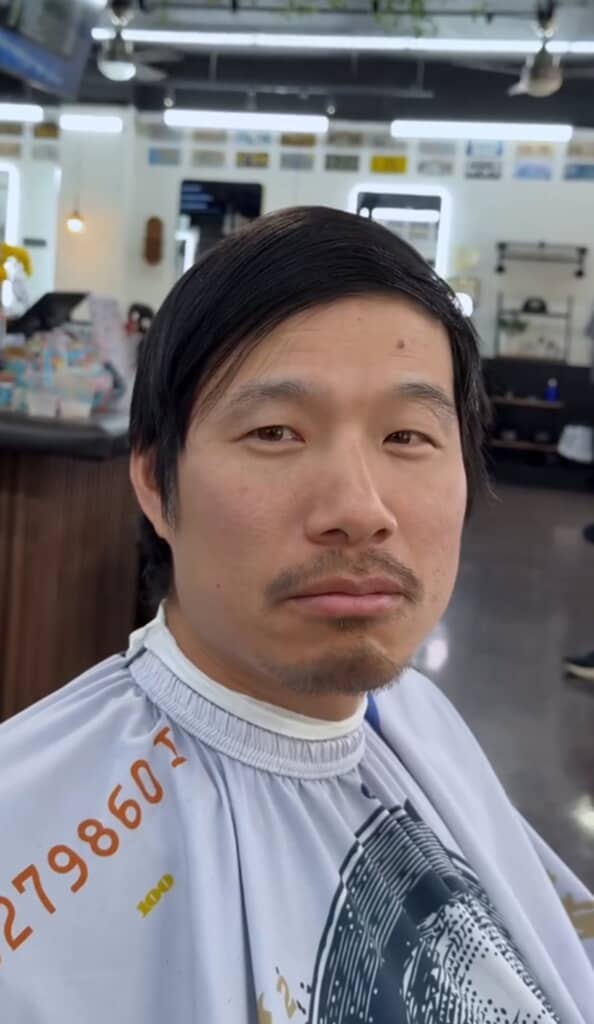 30年近くセルフカットを続けてきたお父さん。カット前の姿です
