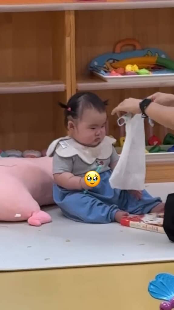 初めて一時預かりを体験するユルちゃん 泣かずにいるようです