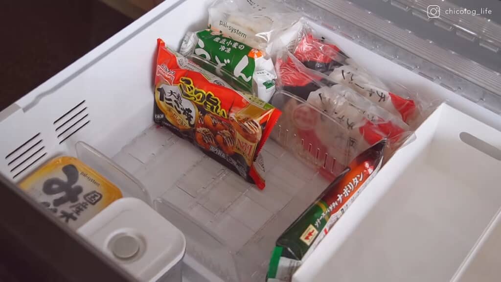 収納としても仕切りとしても活躍する「冷凍庫用 フリーザスタンド」