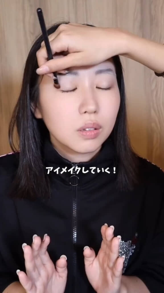 目元もしっかりメイク
