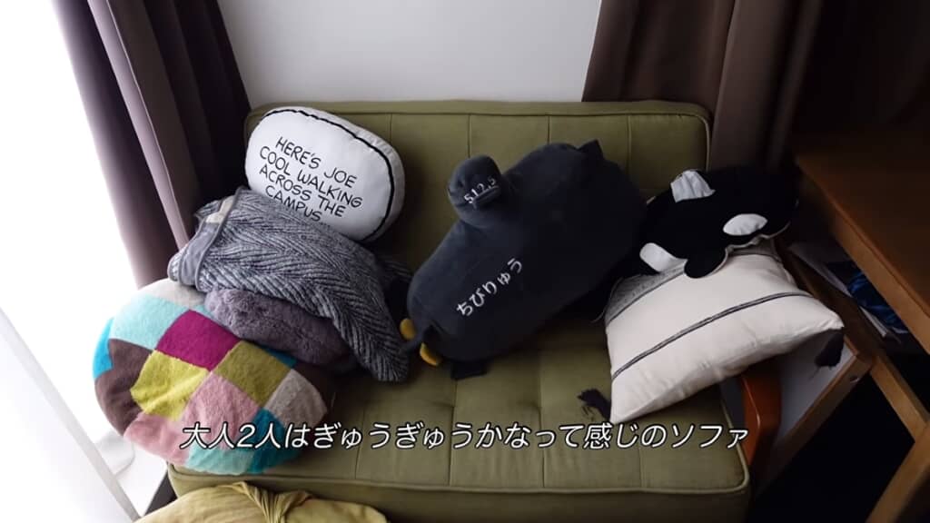 くつろぎスペースのソファ