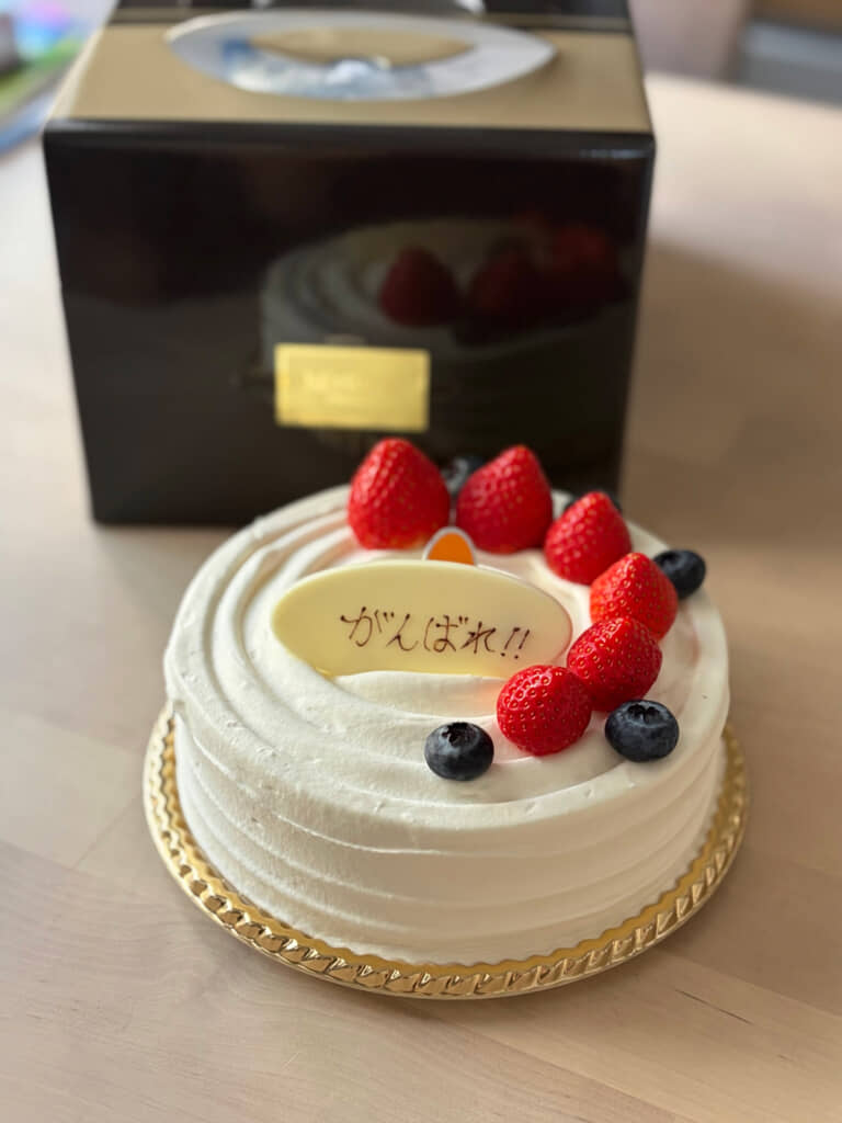 夫から妻へ励ましのショートケーキ