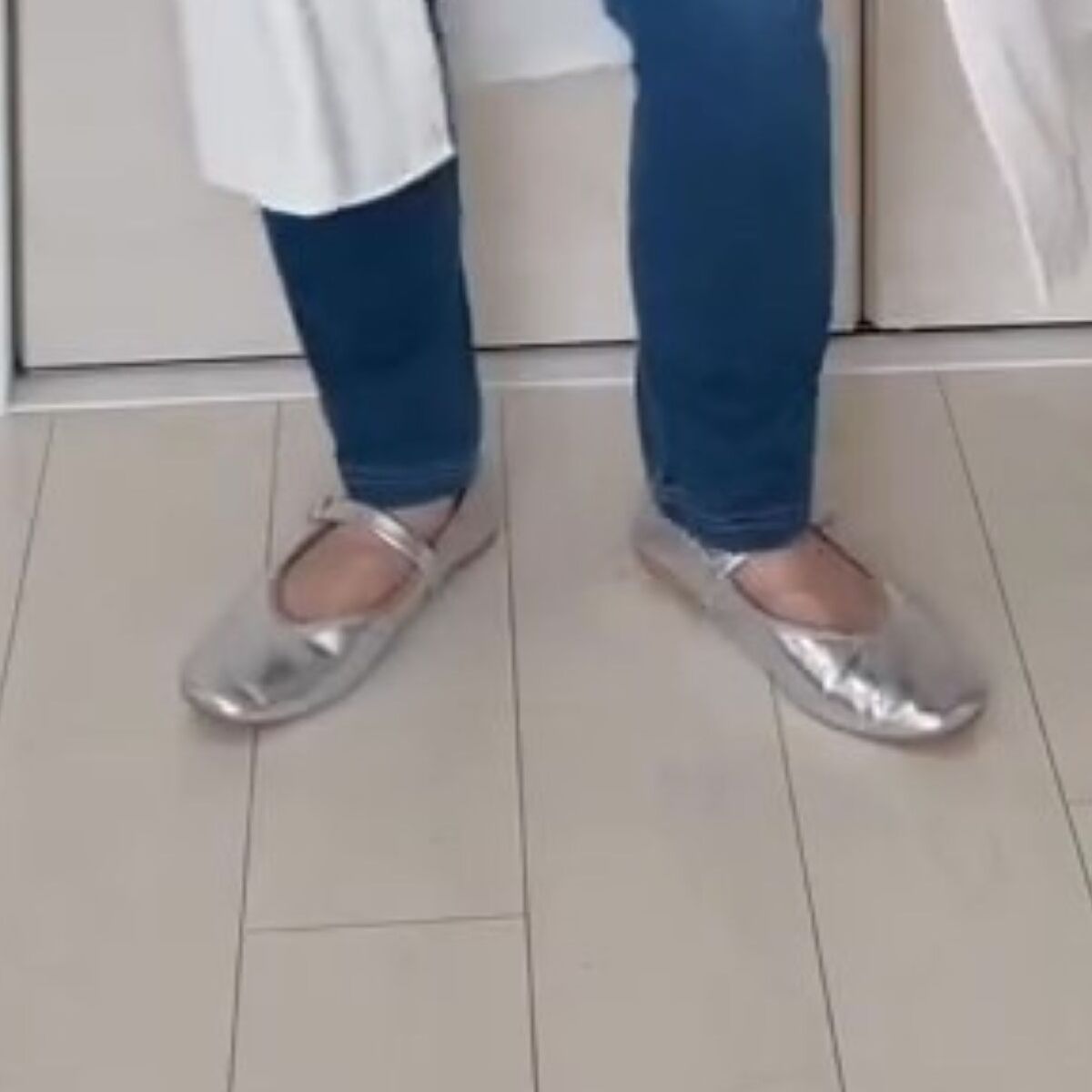 64キロ女性、GUで790円に値下げされたワンピースを着たら…… 驚きの姿に「790円!?」「安いのもびっくりだけど64キロに見えない」 | ライフスタイル ねとらぼ