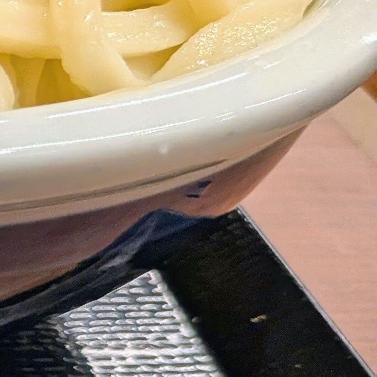 丸亀製麺で“990円のうどん”を頼んだら……　「食べる人いるの!?」衝撃の光景が228万表示「昨日行った時に勧められたけど……」 | グルメ ねとらぼ