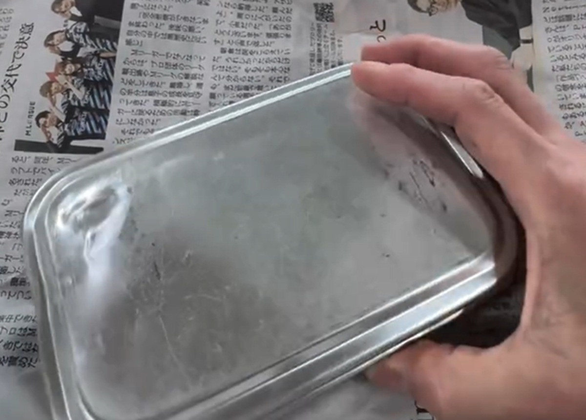 50代父が作る、新聞紙で包むアルマイトの“倹約弁当”を開けると……「最高ですね」　想像以上の中身に「お袋思いだします」「やばっうまそ」（1/2） | ライフスタイル ねとらぼ
