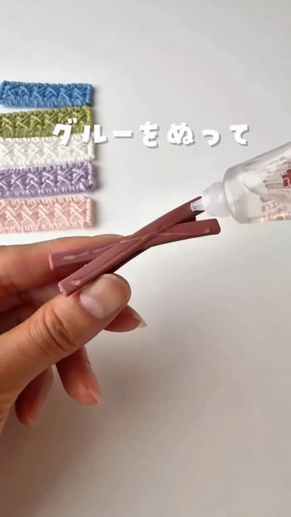 ヘアピンにグルーを塗り、デコレーションしてあみつけネットを接着
