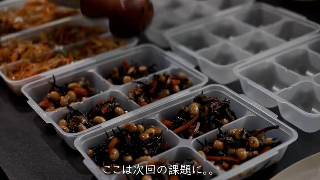 ひじき煮ときんぴらごぼうを小分けにして保存